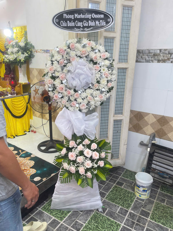 Vòng hoa Tiếc Thương