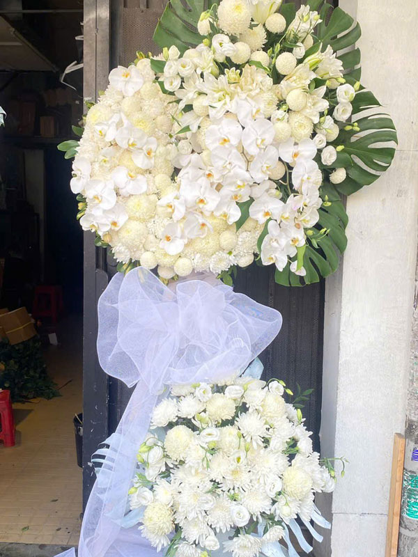 Kệ hoa Kính Cẩn