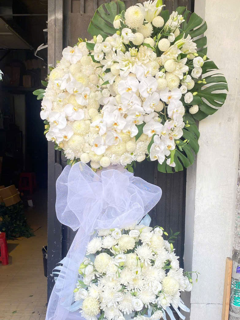 Kệ hoa Tưởng Nhớ