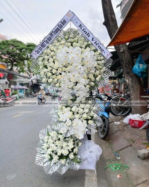 Kệ Hoa Chia Buồn Tập Đoàn Lan Hồ Điệp Và Hồng Trắng Cao Cấp