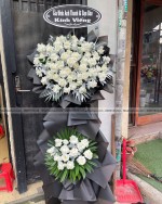 Kệ Hoa Chia Buồn Hoa Hồng Trắng Tinh Khôi