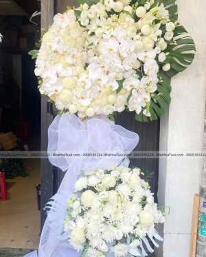 Vòng Hoa Viếng Đẹp Lan Hồ Điệp Và Cúc Mẫu Đơn Trắng