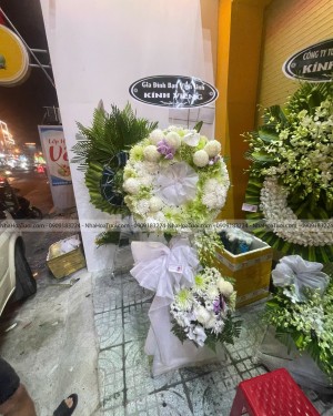 Vòng Hoa Viếng Đẹp Giá Rẻ Lan Thái Và Cúc Mẫu Đơn