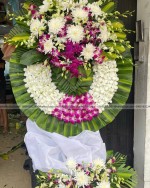 Kệ Hoa Viếng 2 Tầng Lan Thái Trắng Tím Và Cúc Lưới Trang Trọng