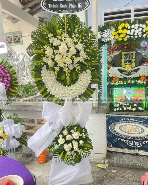 Hoa Viếng Hiện Đại 2 Tầng Sang Trọng Và Tinh Tế