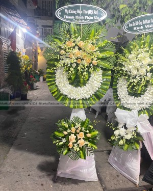 Hoa Viếng Hiện Đại 2 Tầng Thiết Kế Thanh Lịch