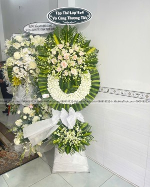 Hoa Viếng Hiện Đại 2 Tầng Phong Cách Mới Trang Trọng