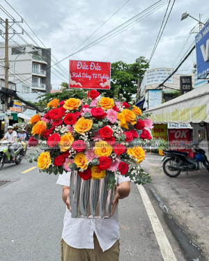 Giỏ Hoa  hiện đại