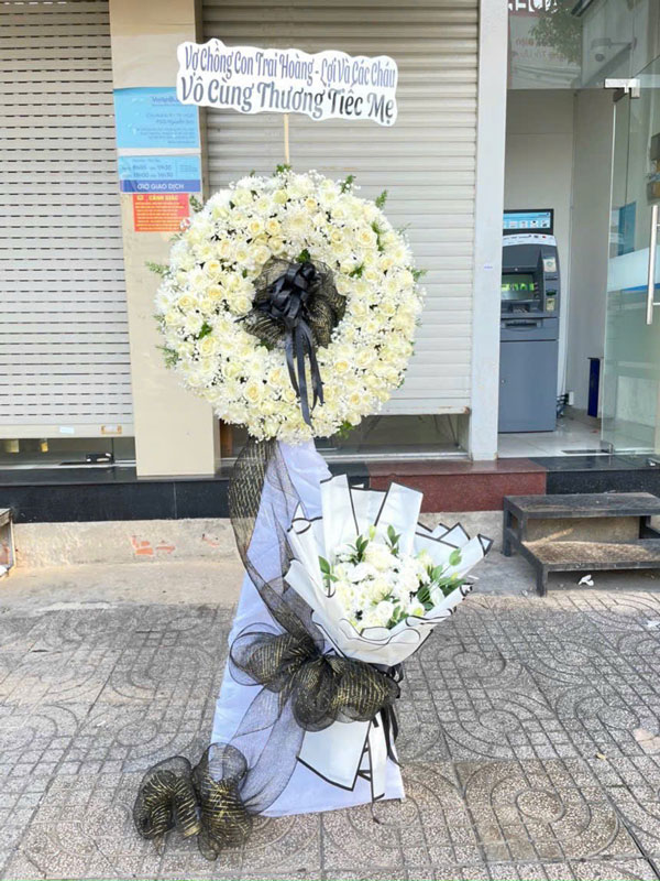 Vòng hoa Cầu Siêu