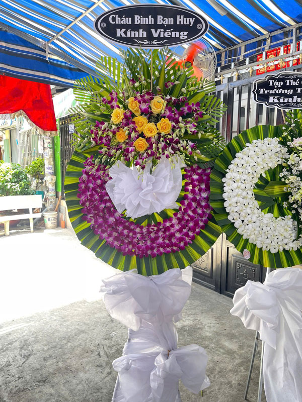 Vòng hoa Luân Hồi